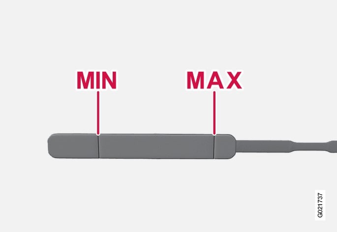 The oil level must be between the MIN and MAX marks.