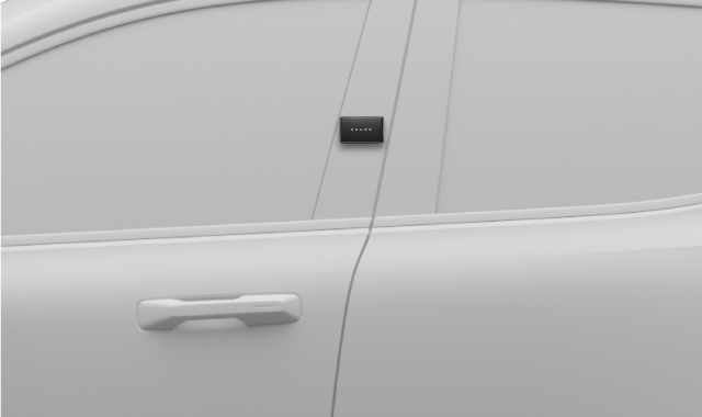 Key tag with logo facing towards you