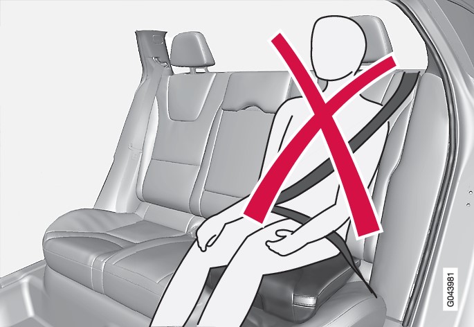 P3-1020-XC60 V60 Integrated child seat, incorrect seat belt position