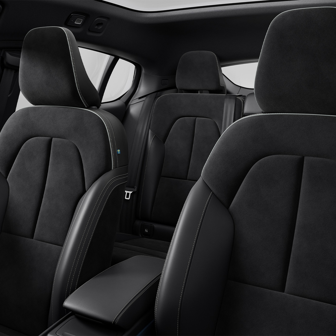 Volvo C40 Recharge 的無皮革前座椅。