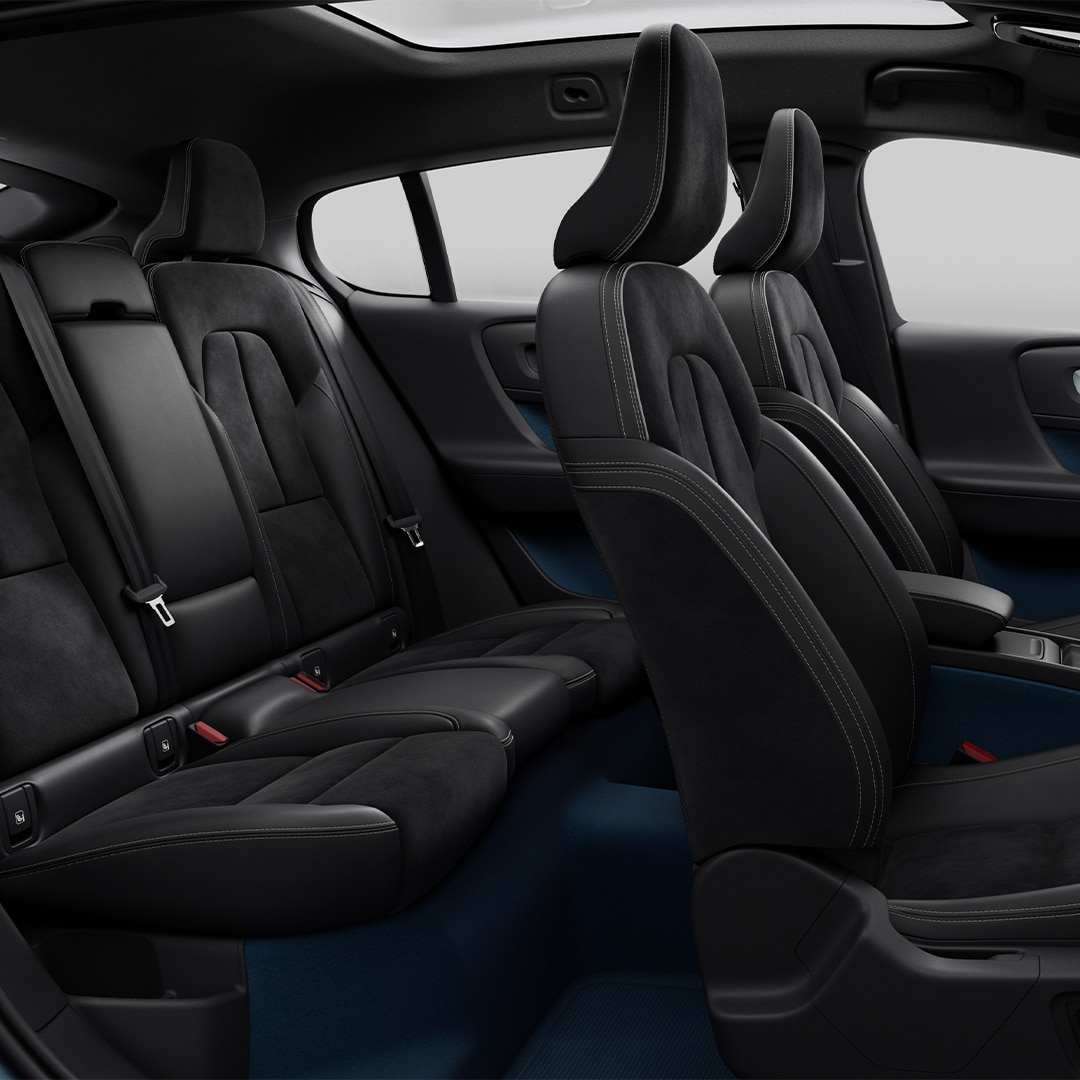 Vista lateral del interior del Volvo C40 Recharge con asientos sin piel.