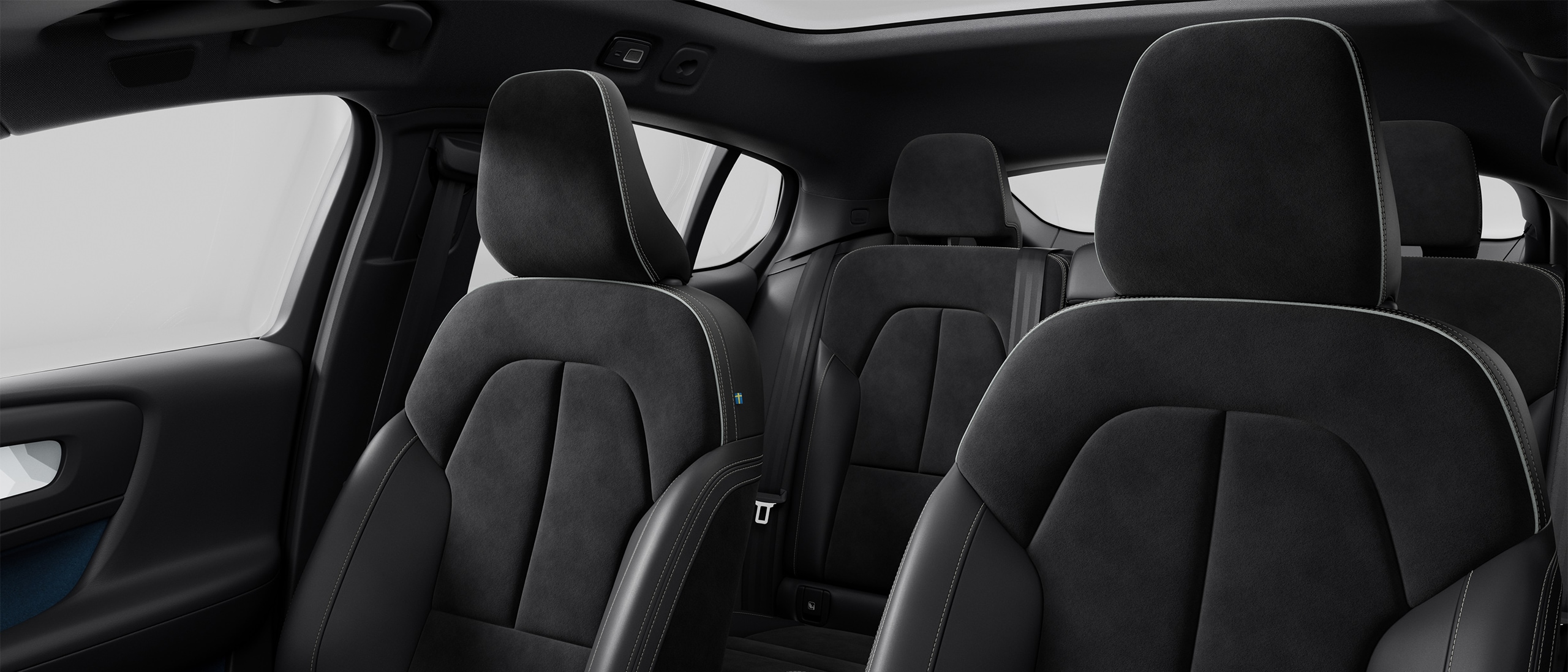 Interior do habitáculo do Volvo C40 Recharge 100% elétrico.
