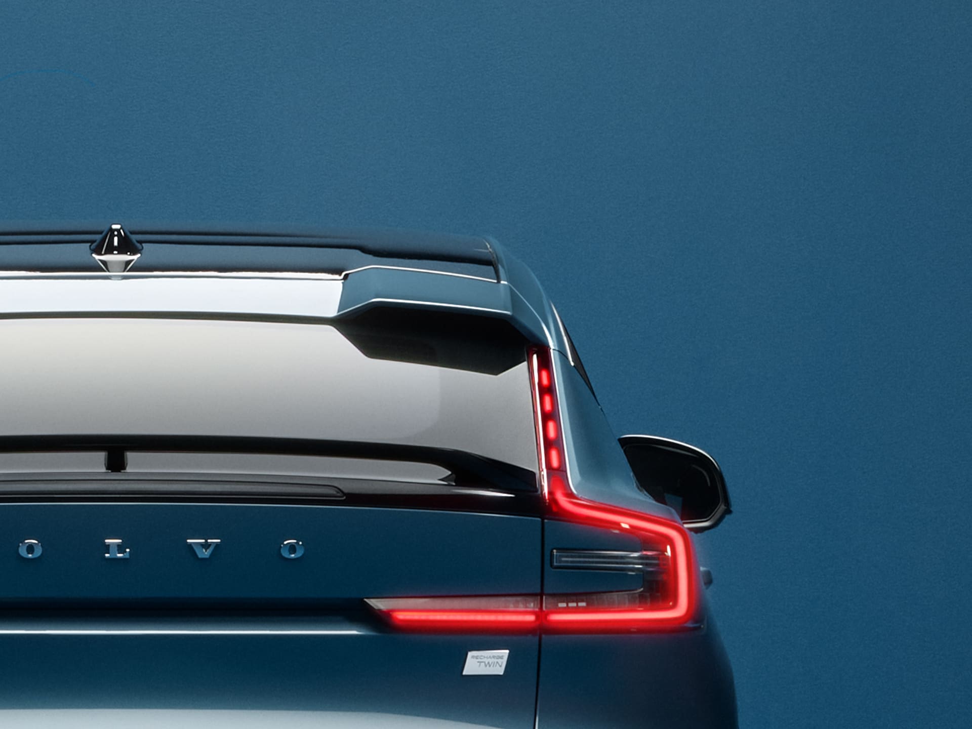 Vertical design LED rear lights of the Volvo C40 Recharge.