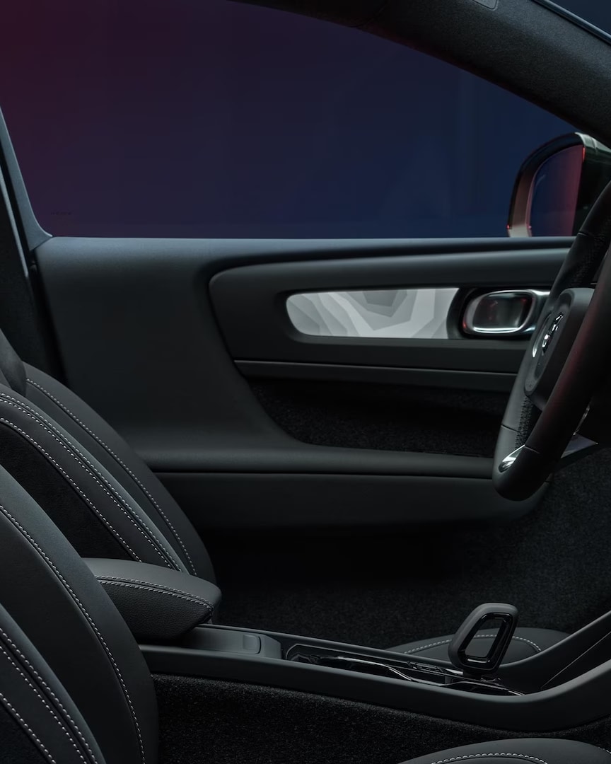 Ergonomically designed front seats of the Volvo C40 Recharge.