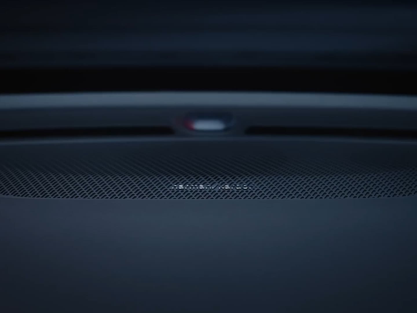 El Volvo C40 Recharge incorpora el sistema de sonido de calidad excepcional Harman Kardon.