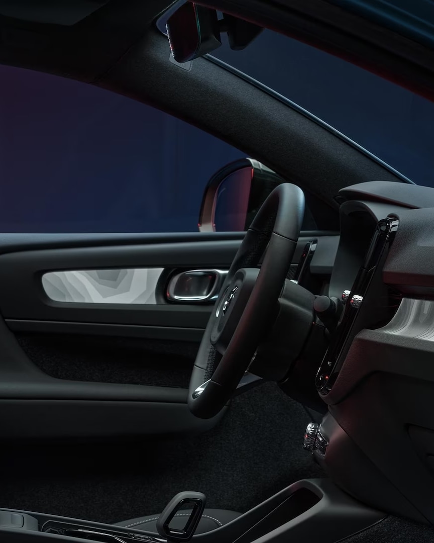 Interior view of the front seats and steering wheel of the Volvo C40 Recharge.