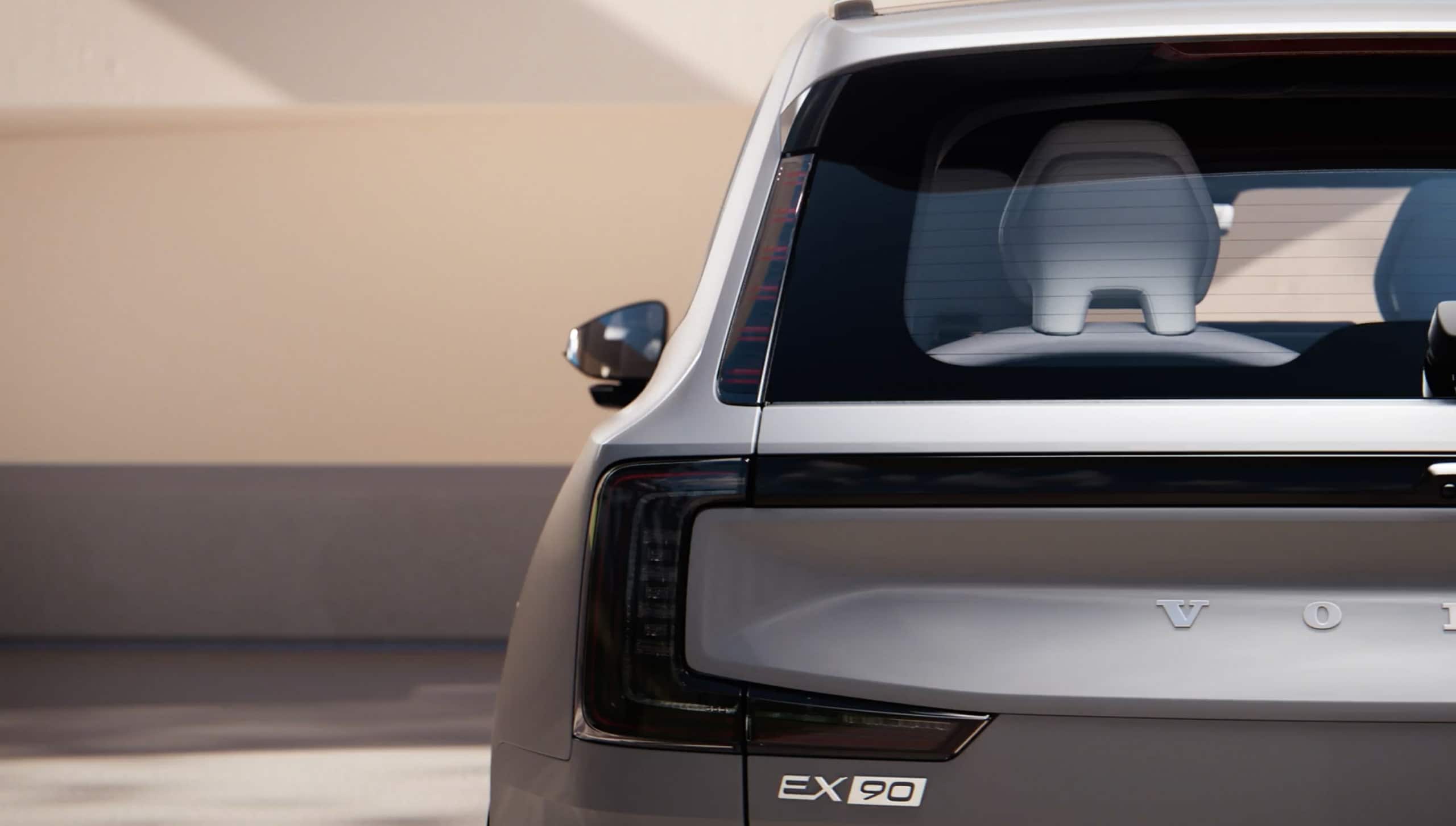Nieuw gestroomlijnd silhouet van de Volvo EX90