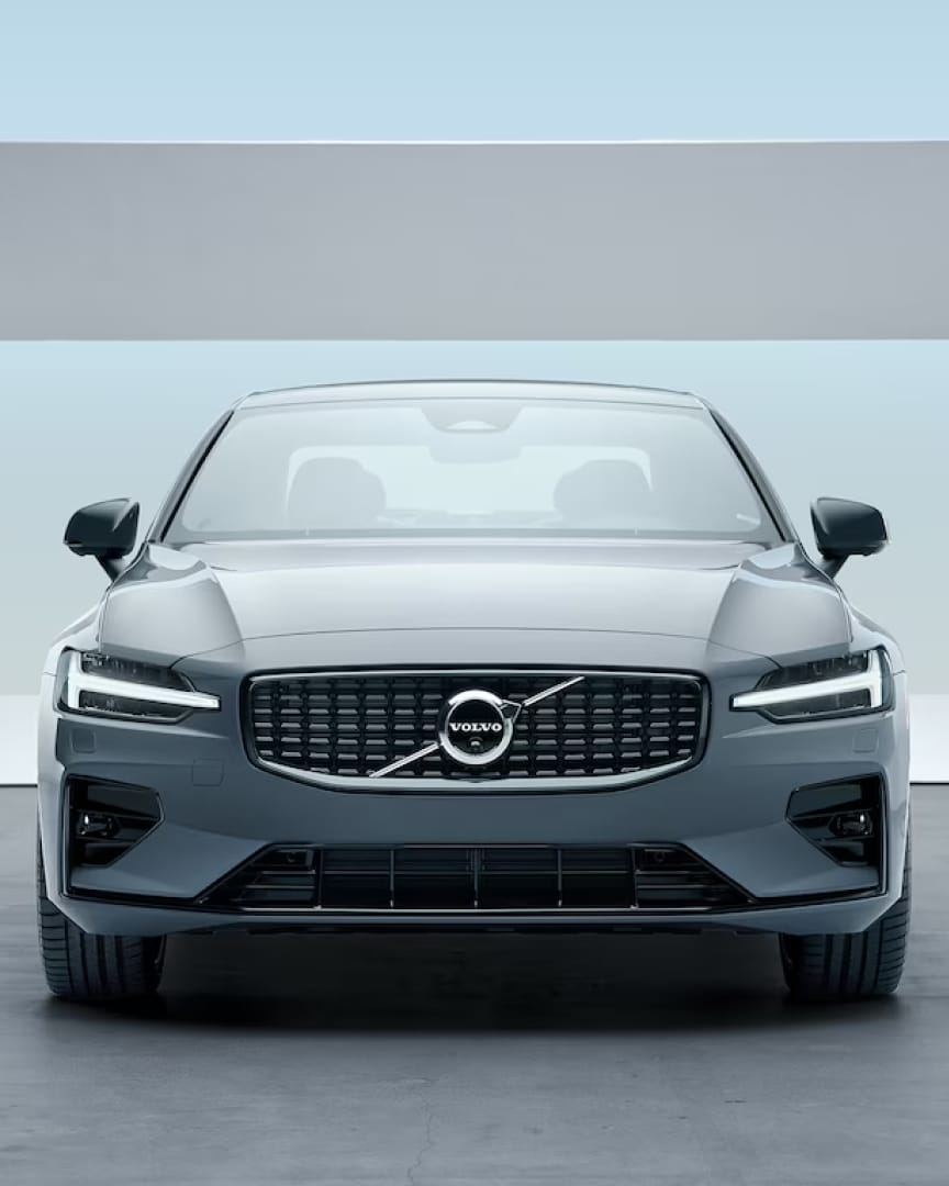 https://www.volvocars.com/images/v/-/media/applications/pdpspecificationpage/my24/s60-fuel/pdp/s60-fuel-gallery-1-4x5.jpg?h=1080&iar=0&w=864