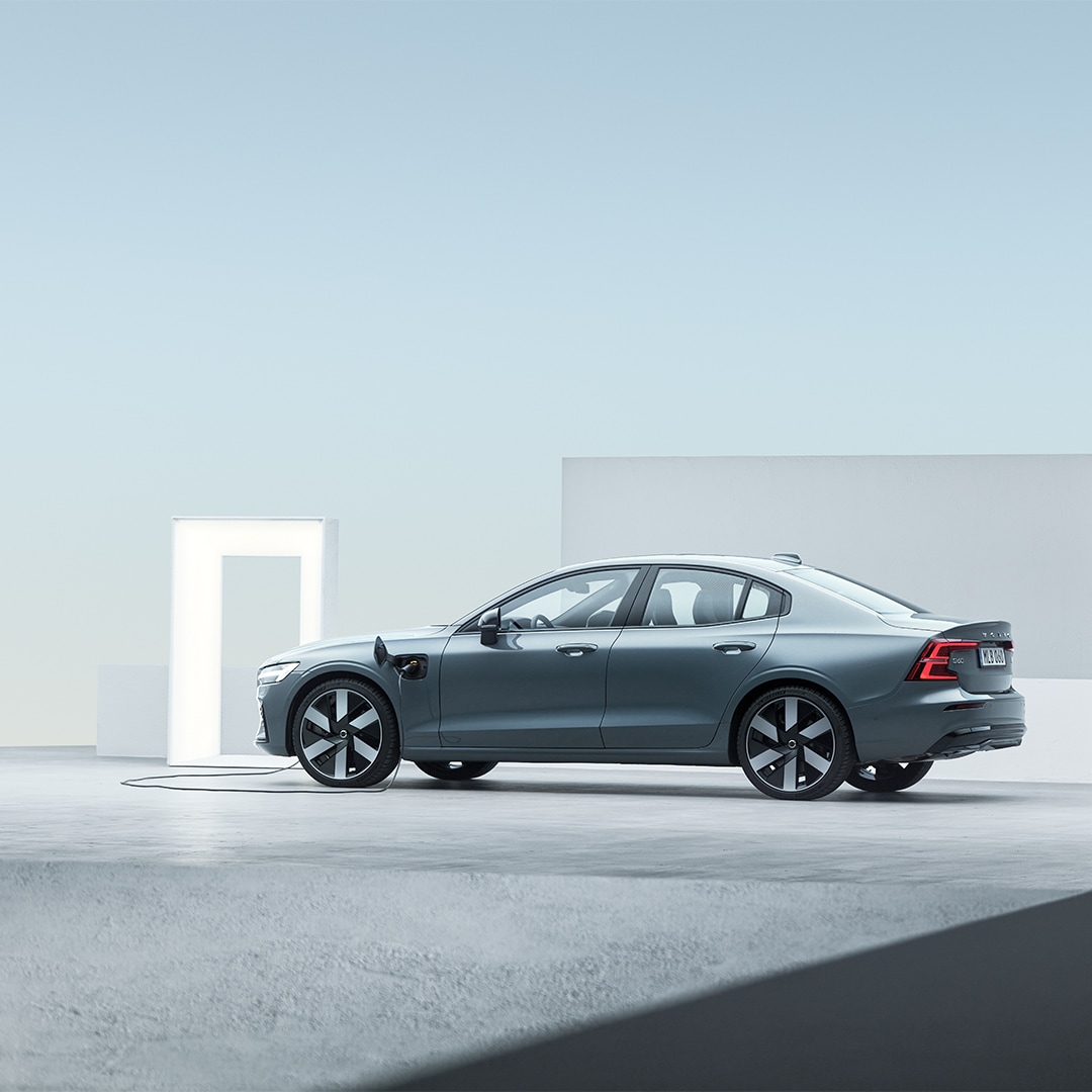 Volvo S60 Recharge με τεχνολογία Driver Assistance και τετρακίνηση.