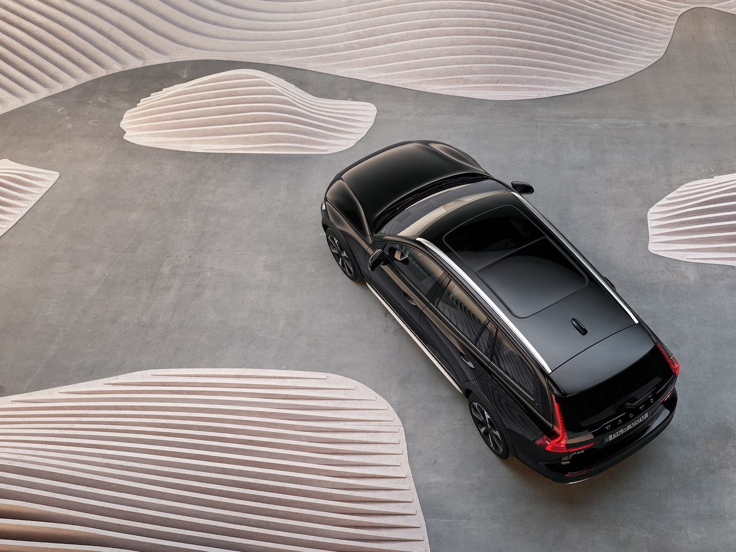 Exterior of the Volvo V60 Cross Country seen from above.