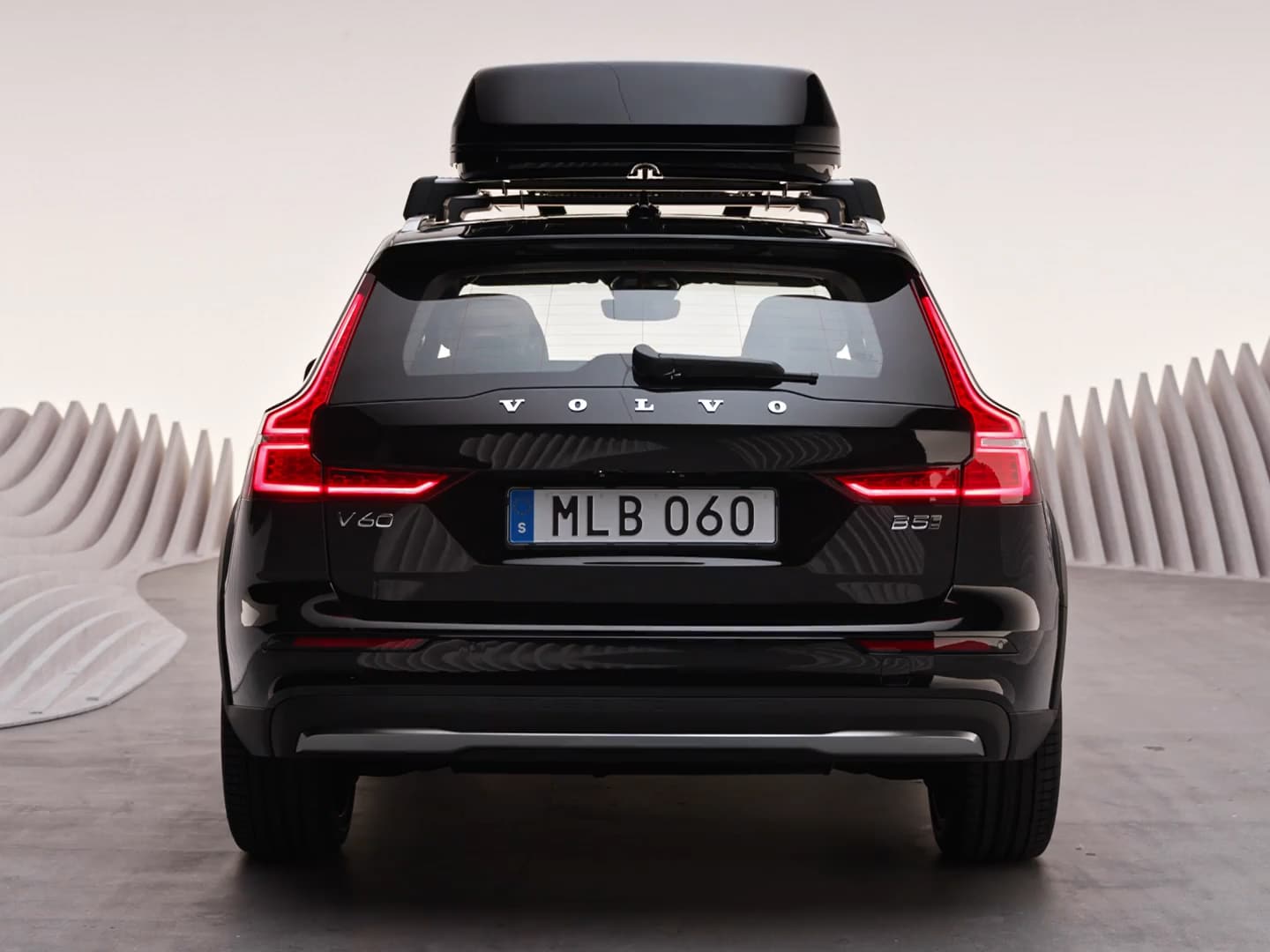 Exterior rear view of the Volvo V60 Cross Country, roof box and LED rear lights.