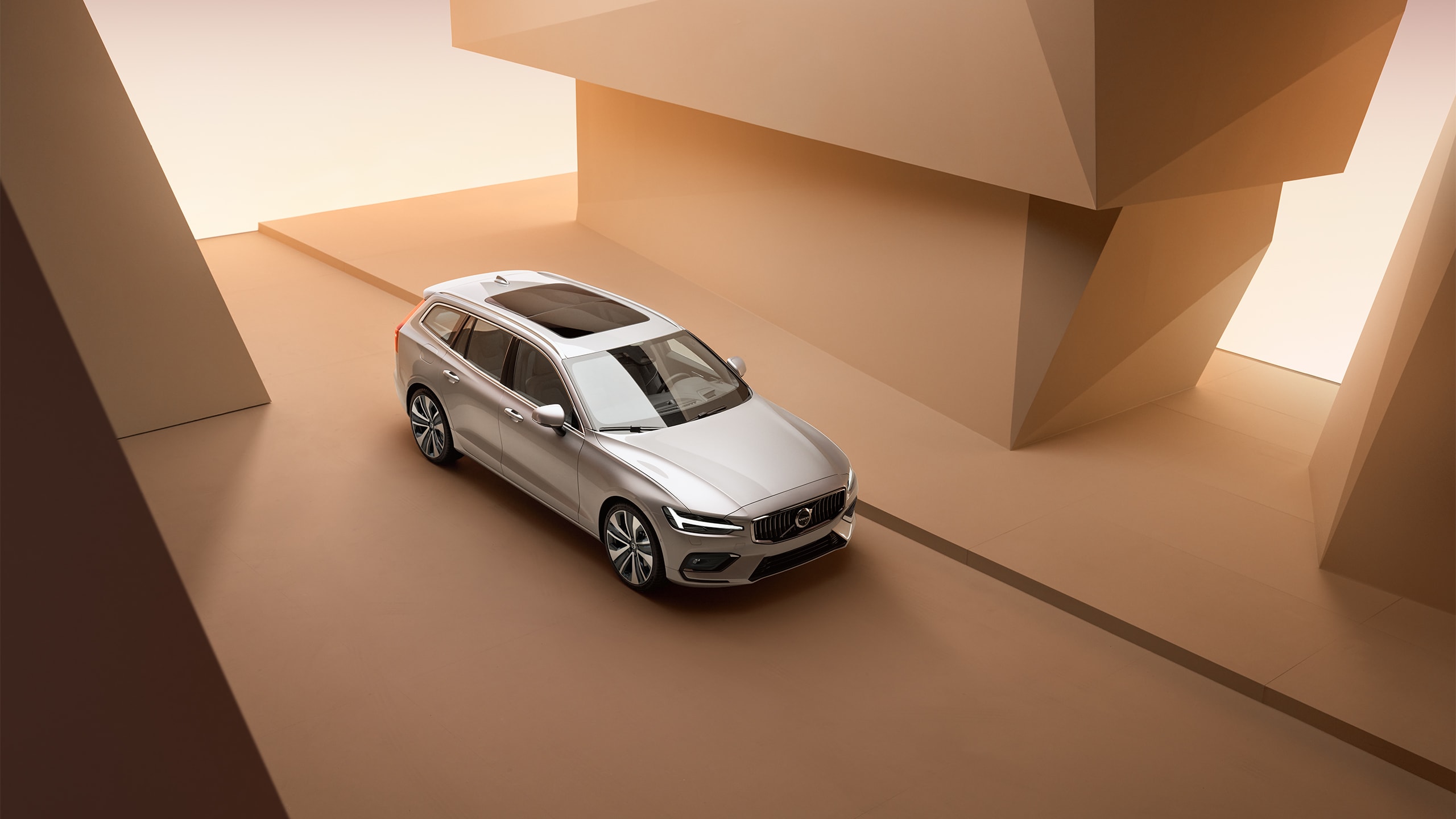 View from above of the Volvo V60 mild hybrid’s panoramic roof.