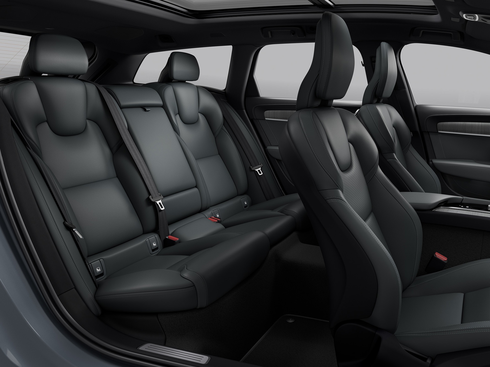 Volvo V90 Cross Country'nin çok yönlü yük ve koltuk seçenekleri ile geniş tasarımı.
