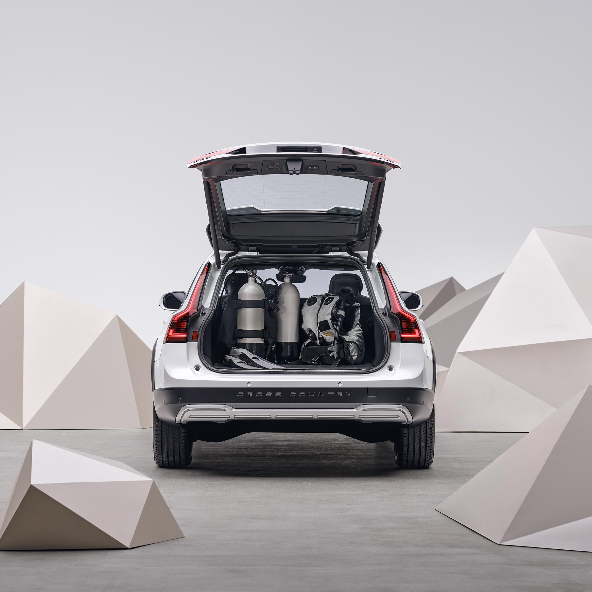 Volvo V90 Cross Country's versatile and large compartment space.