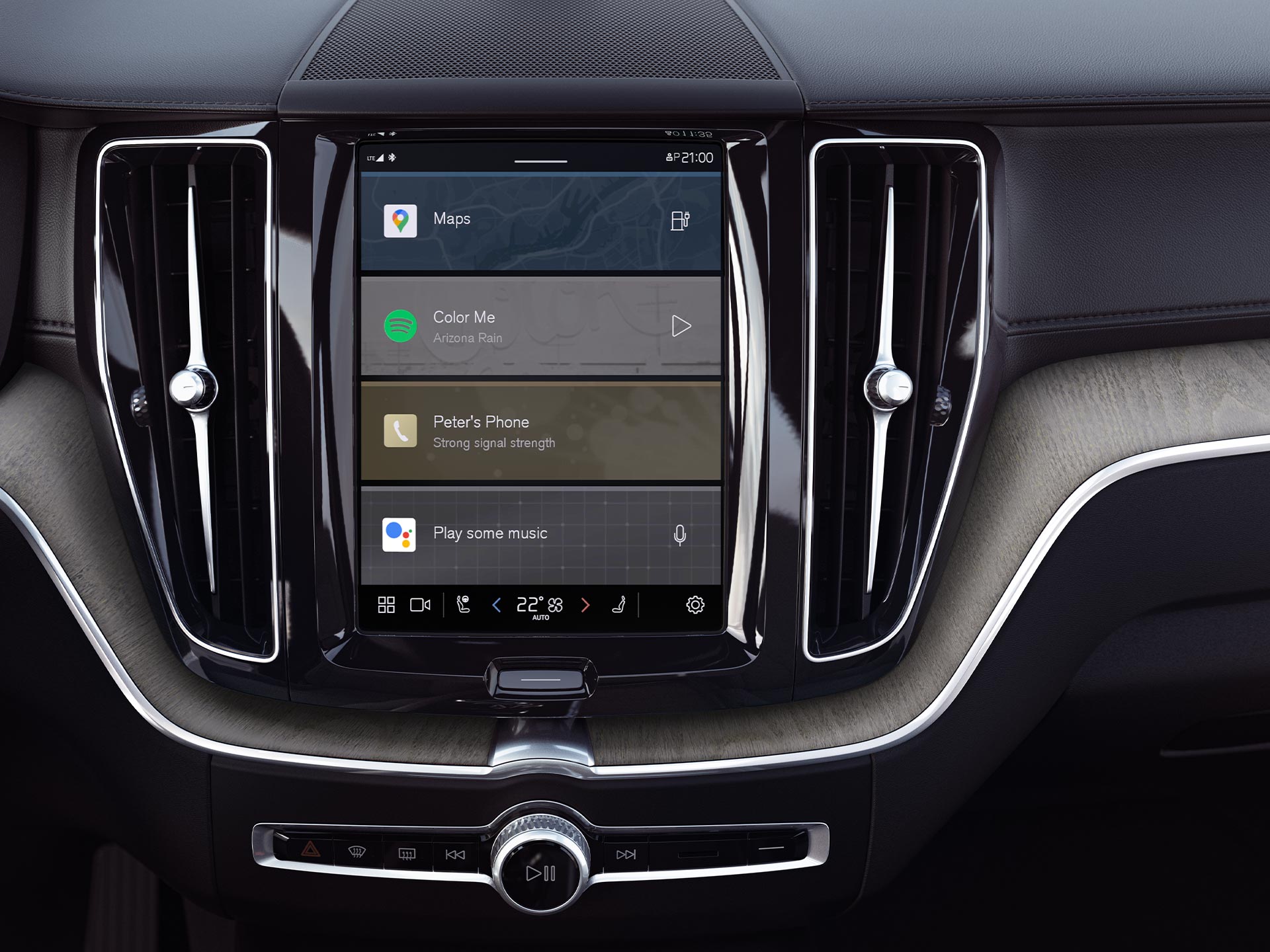 Volvo V90 Cross Country otomobilde ön cama yansıtılan bilgi ekranı.