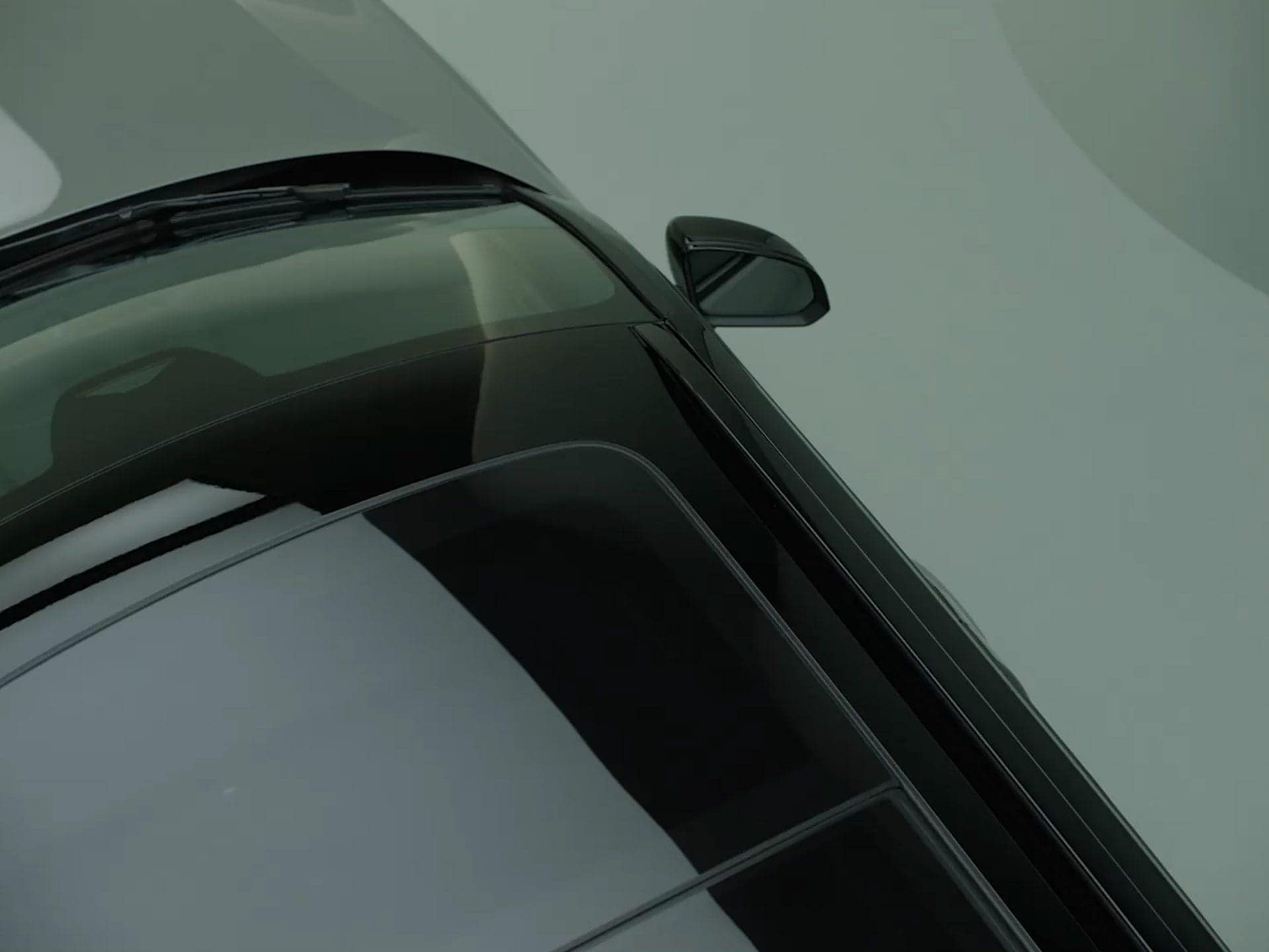 Panoramic roof on a Volvo XC40 SUV.