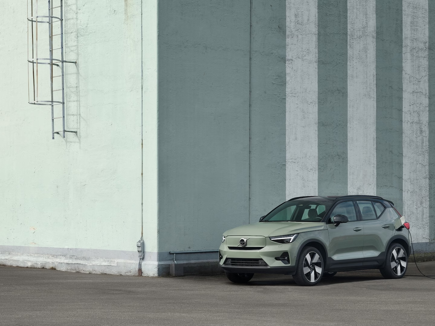 Exterior of the Volvo XC40 Recharge pure electric.