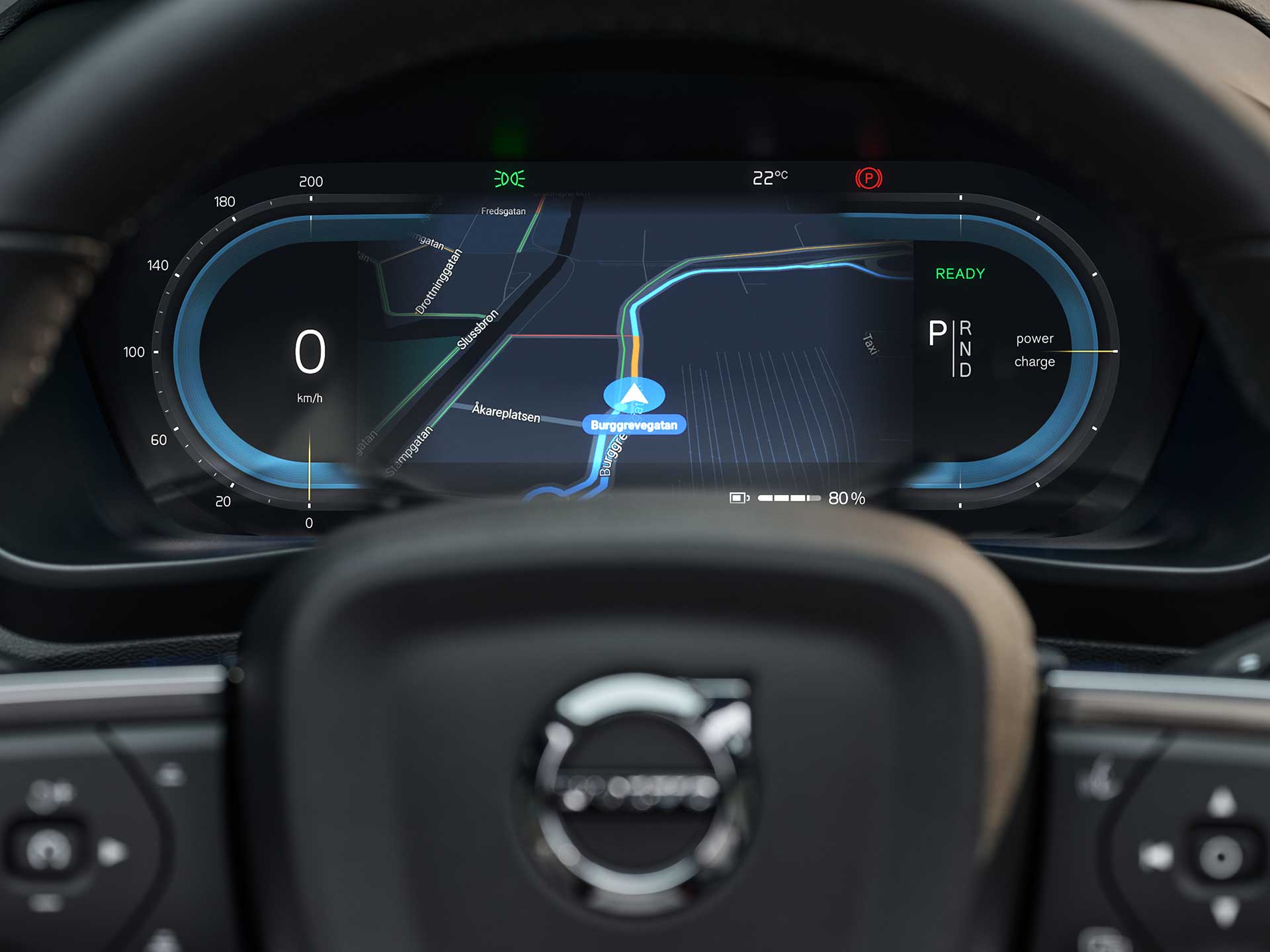 Displej komunikačního rozhraní řidiče ve voze Volvo XC40 Recharge.