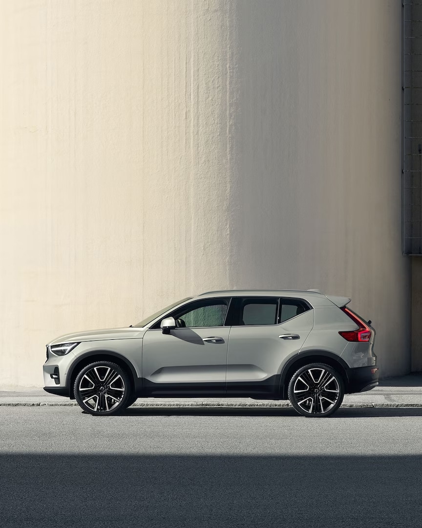 The side profile of a Volvo XC40 mild hybrid SUV.