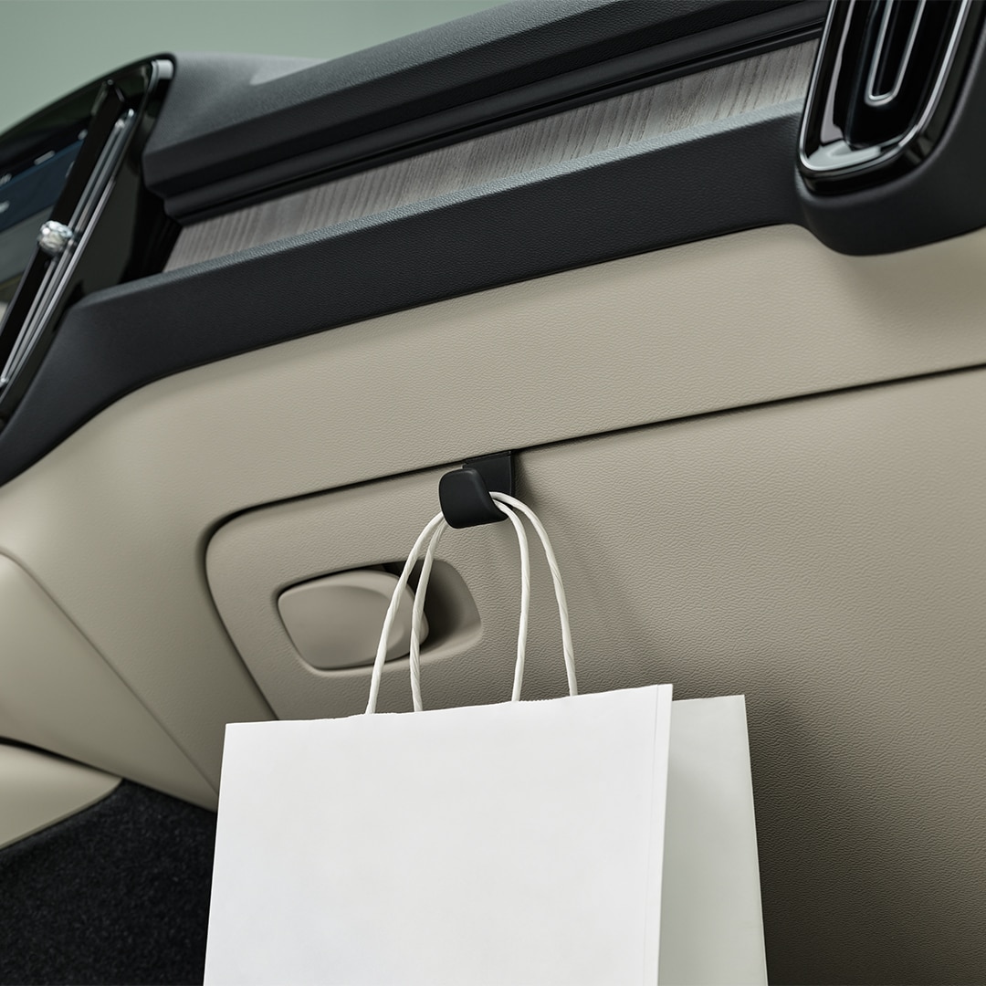Intelligens tárolási lehetőségek és dizájnmegoldások a Volvo XC40 szabadidőjárműben.