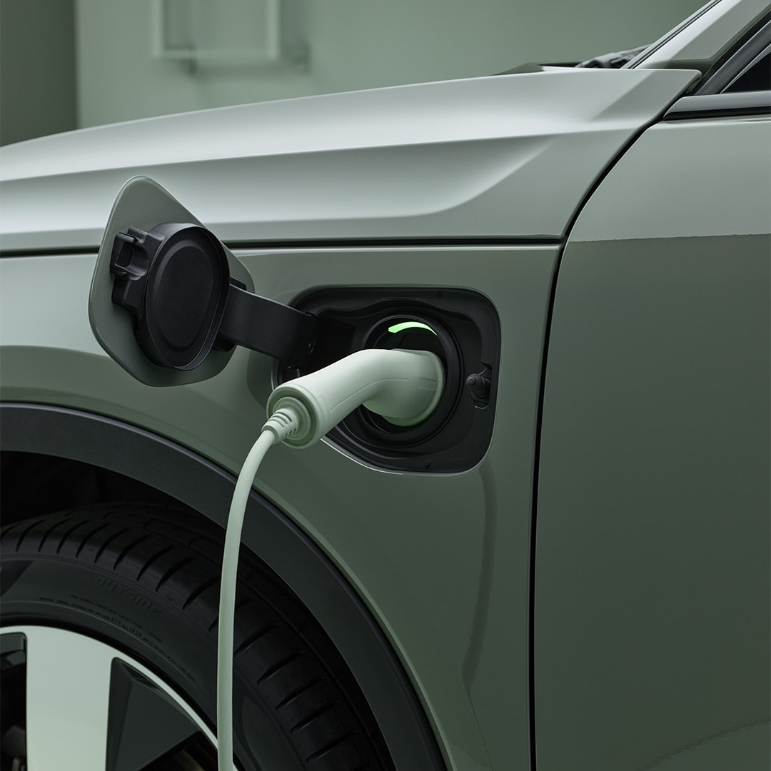 Volvo XC40 Recharge plug-in hybrid left side charger.