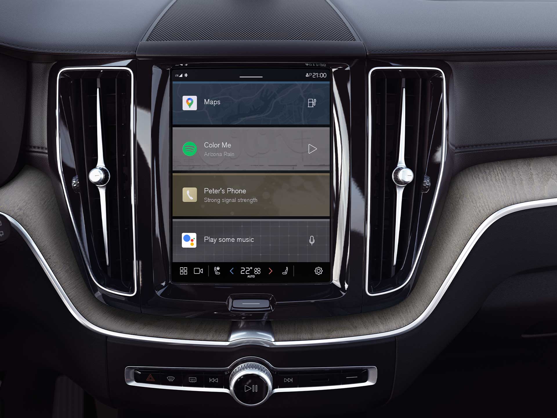Displej středové konzoly infotainment systému v plug-in hybridním voze Volvo XC60 Recharge.