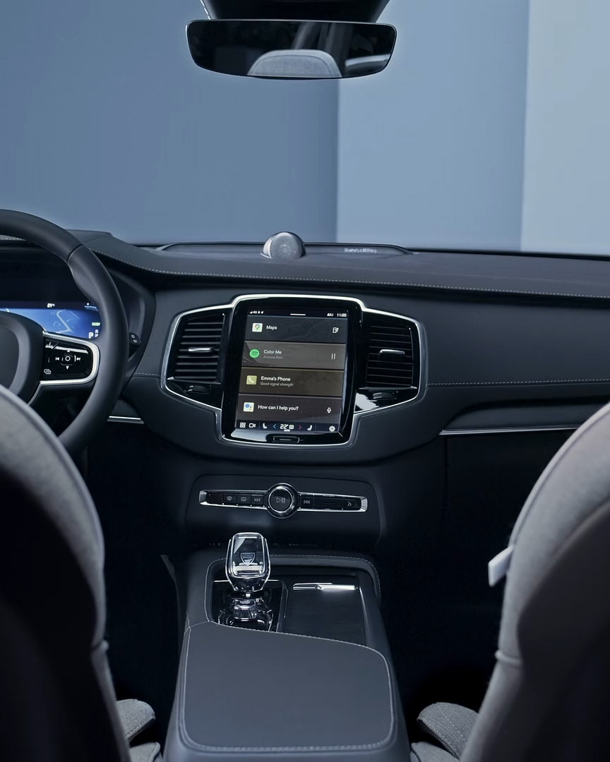 The Volvo XC90 Recharge plug-in hybrid’s steering wheel, instrument panel, infotainment touchscreen and center console.