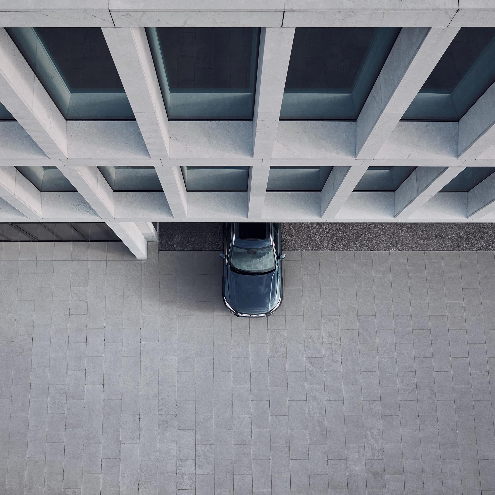 View from above of the Volvo XC90 Recharge plug-in hybrid.