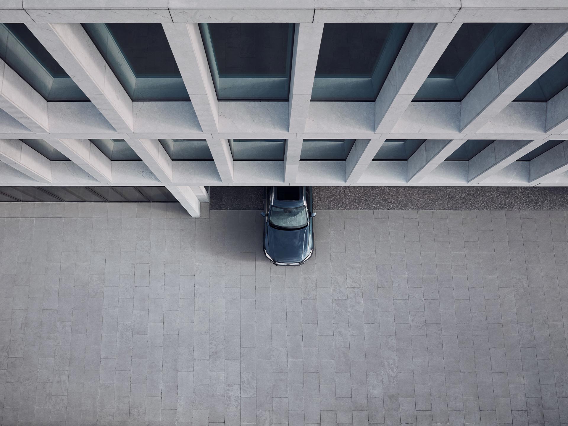 View from above of the Volvo XC90 Recharge plug-in hybrid.