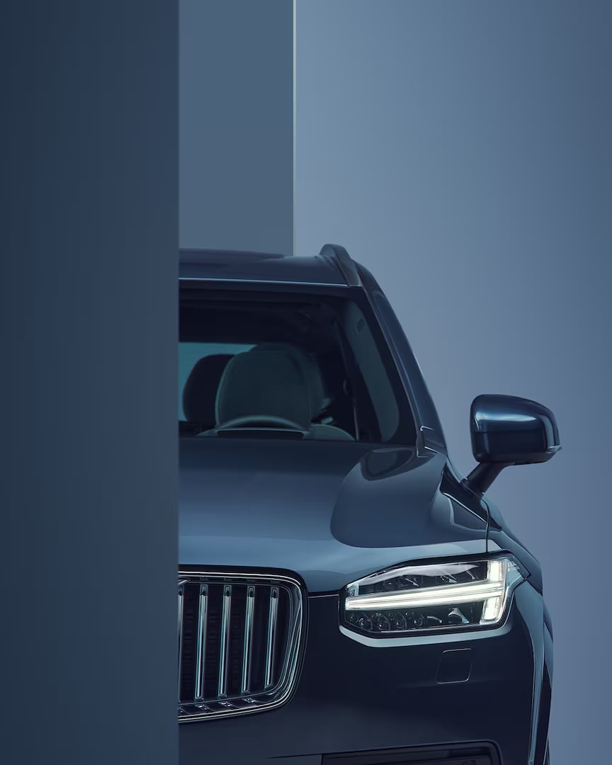 Design detail of the Volvo XC90 Recharge plug-in hybrid’s headlamps.