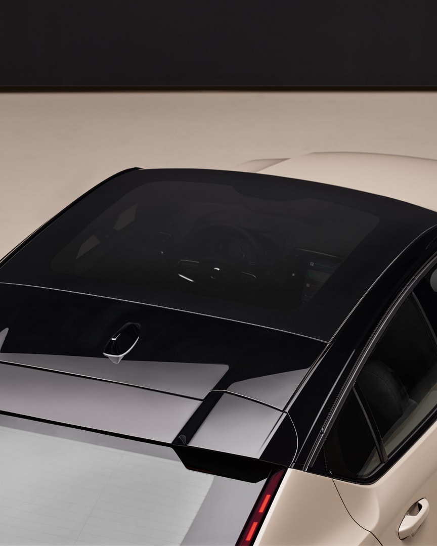 Il tetto panoramico della Volvo EC40 100% elettrica.