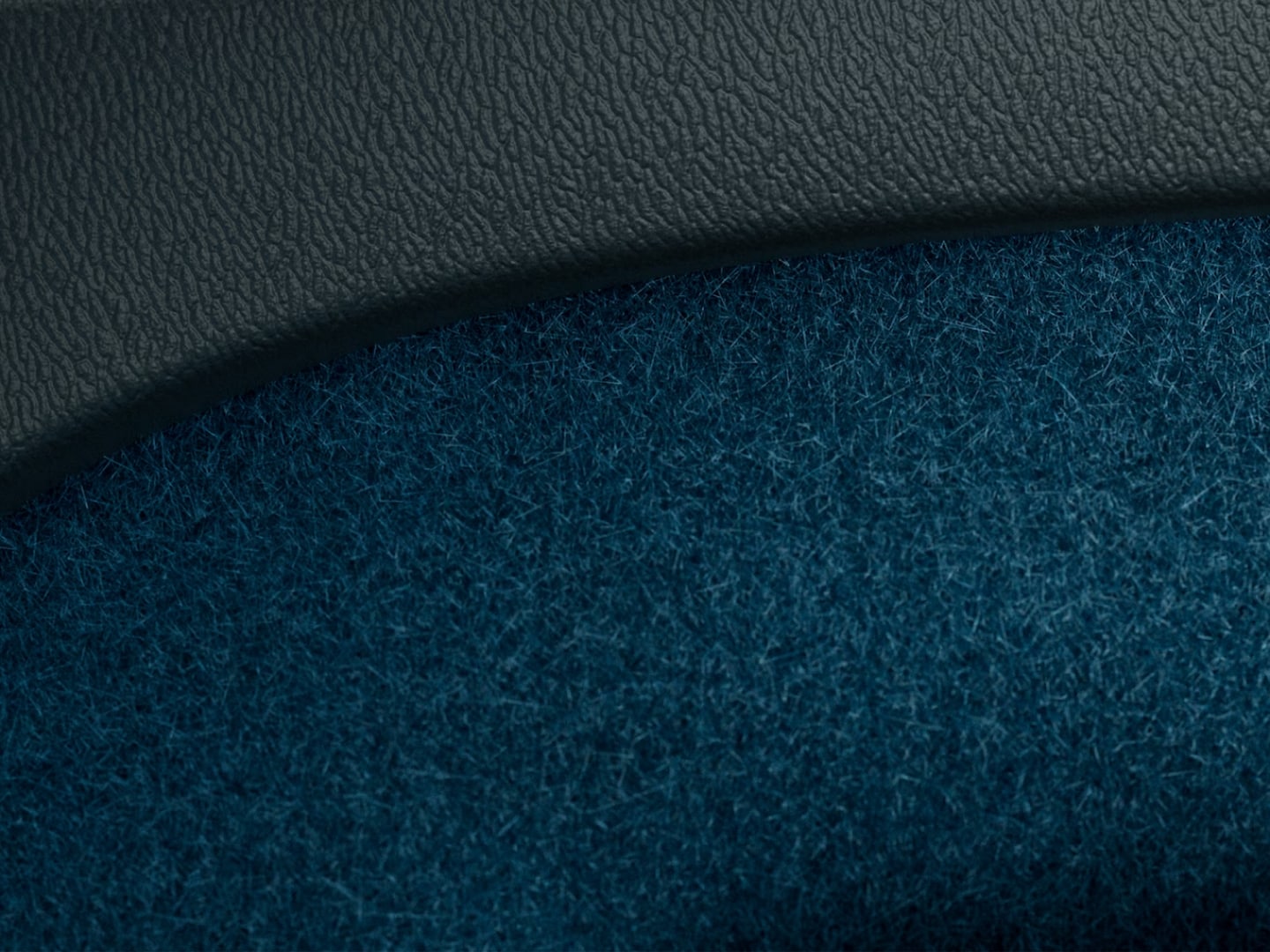 O tapete reciclado disponível no Volvo EX40 100% elétrico.