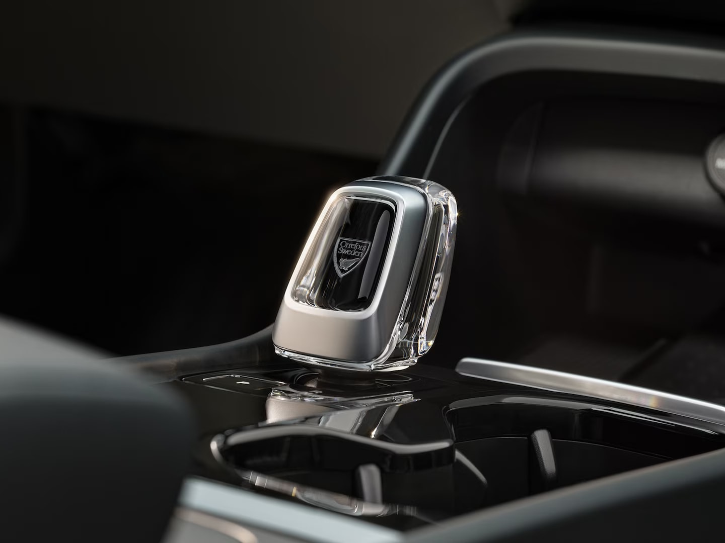 A alavanca das mudanças em cristal Orrefors no Volvo EX40 100% elétrico.