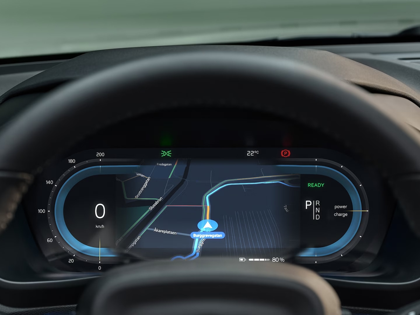 Wyświetlacz kierowcy Volvo EX40 pokazujący wskazówki nawigacji w czasie rzeczywistym