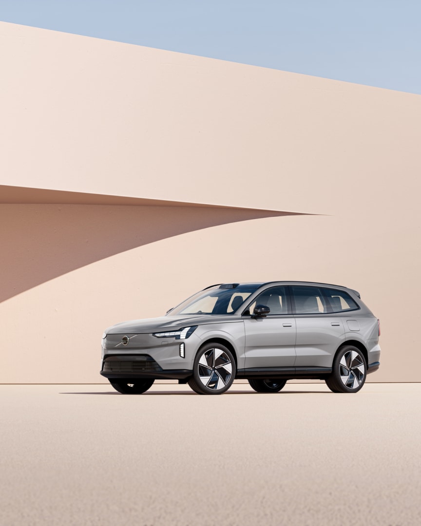 Modelul SUV Volvo EX90 complet electric.