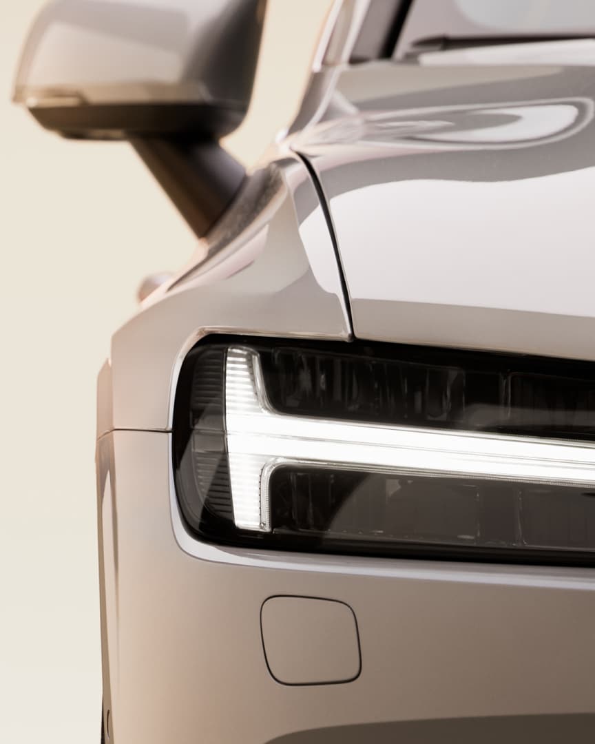 I fari anteriori a LED della Volvo V60 plug-in hybrid migliorano la visibilità.