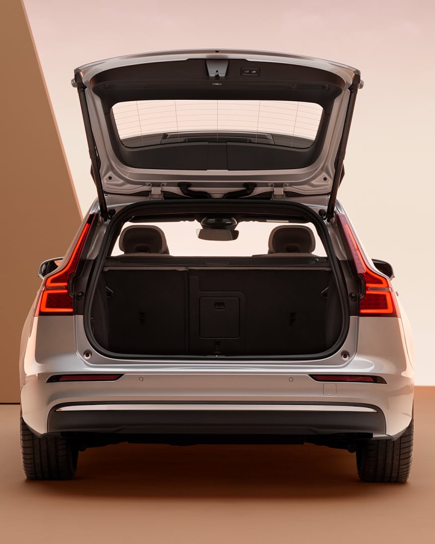 Gepäckraum und grosse Ablagefläche im Volvo V60 Plug-in Hybrid.