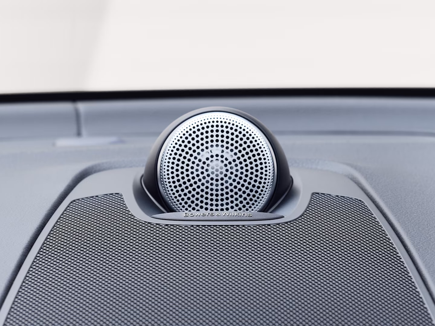 Bowers & Wilkins Lautsprecher im Inneren eines Volvo XC60.