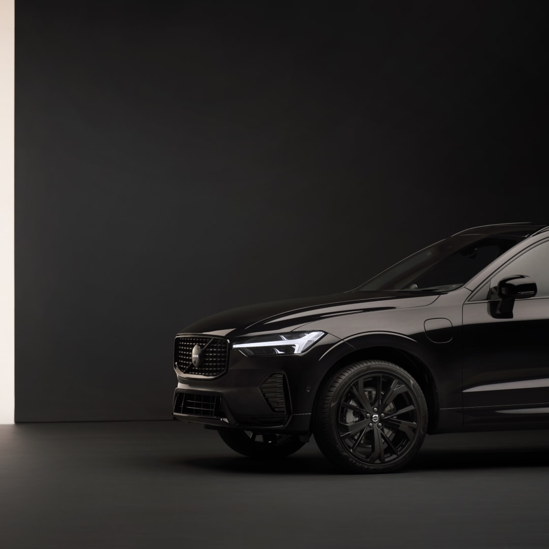 The front half of a Volvo XC60 Black Edition with unique black rims.