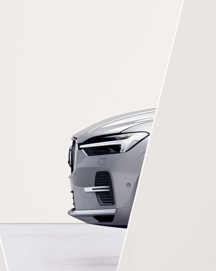 Exterior frontal de un Volvo XC60 híbrido enchufable.