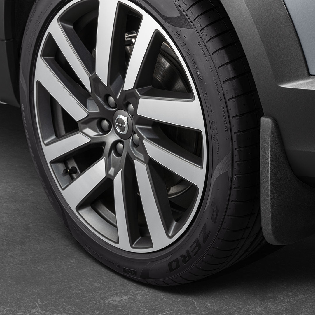 Extra stability and grip with large wheels on the Volvo V90 Cross Country