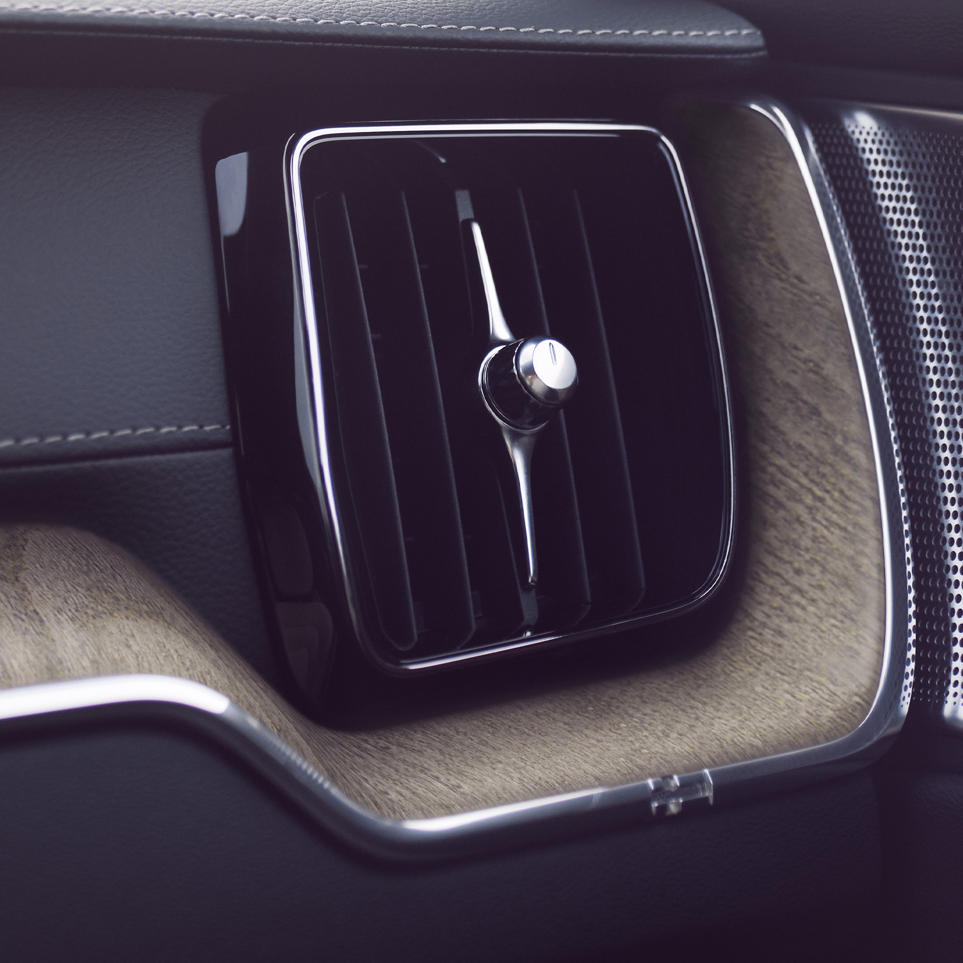 Le purificateur d'air sophistiqué de la Volvo XC60 permet aux occupants de la voiture de respirer un air plus sain.