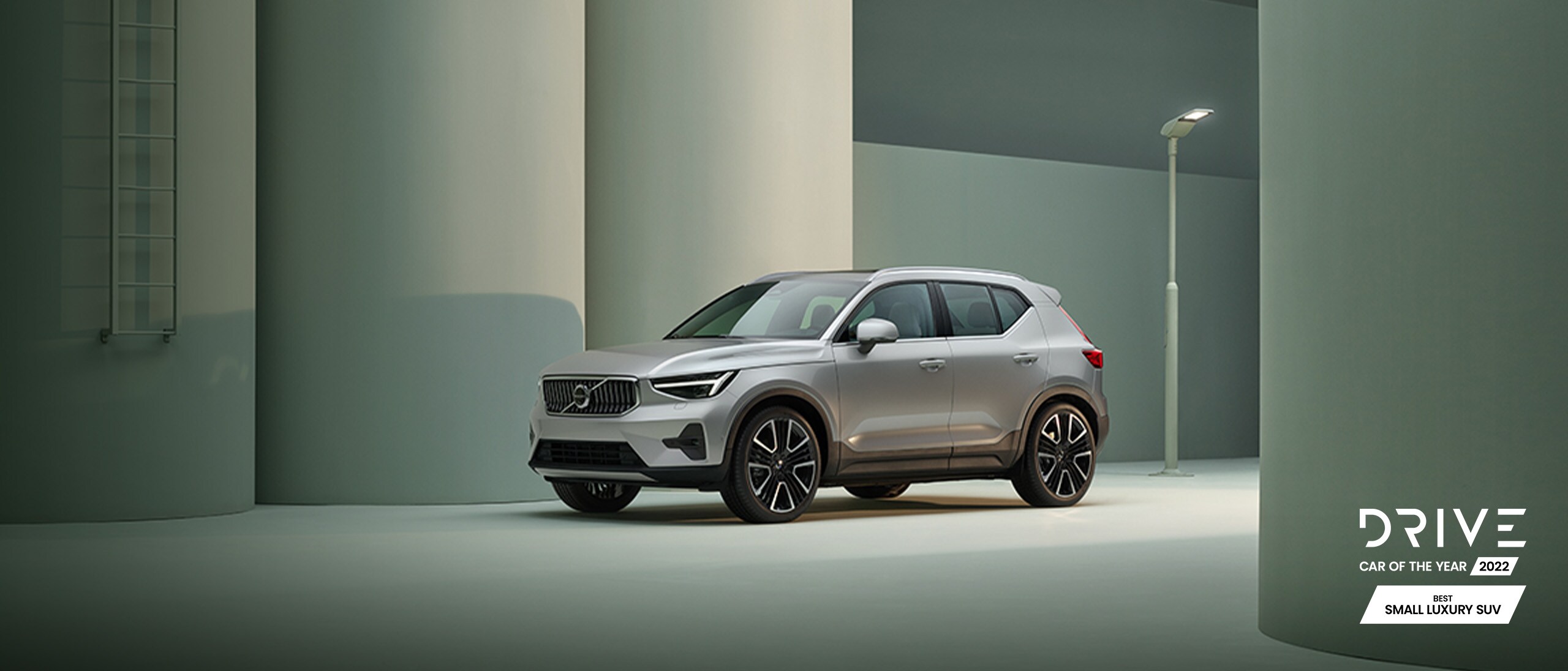 XC40 promo shot with  "Drive Car of the year" award text overlayed