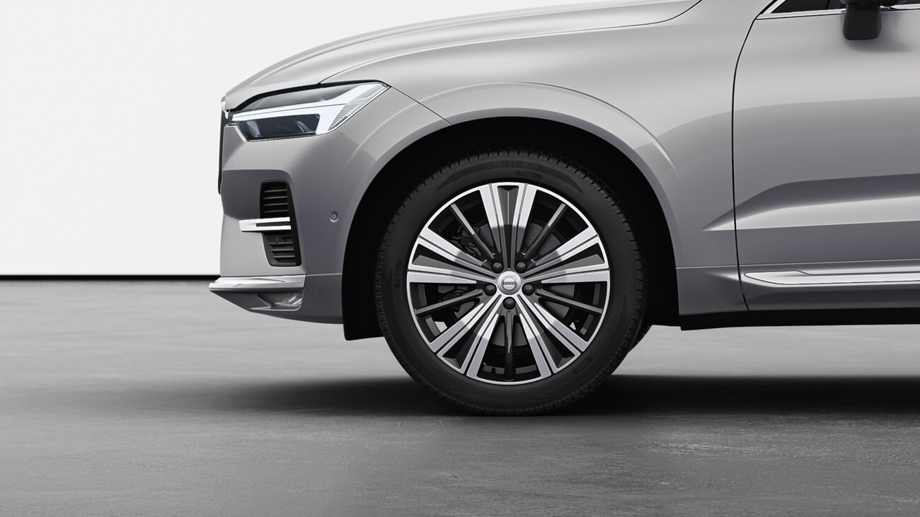 A Volvo XC60 model's wheel from left side view