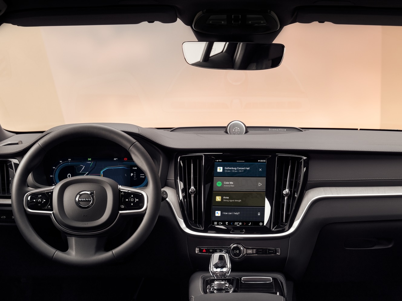 Console centrale d'un break Volvo montrant le système d'information et de divertissement avec Google intégré.