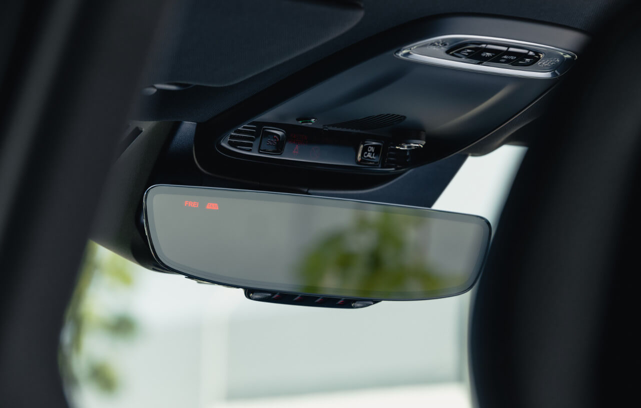 Detailaufnahme des Spiegeltaxameter in einem Volvo Schweden-Taxi