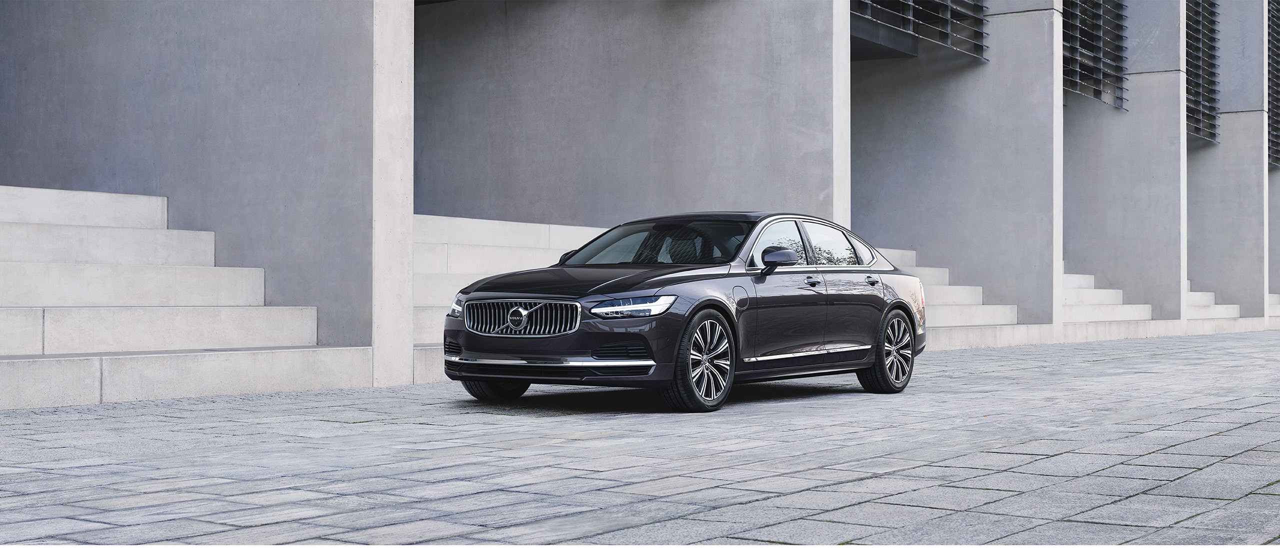 One more car. To help save more lives. The all-new Volvo S90.