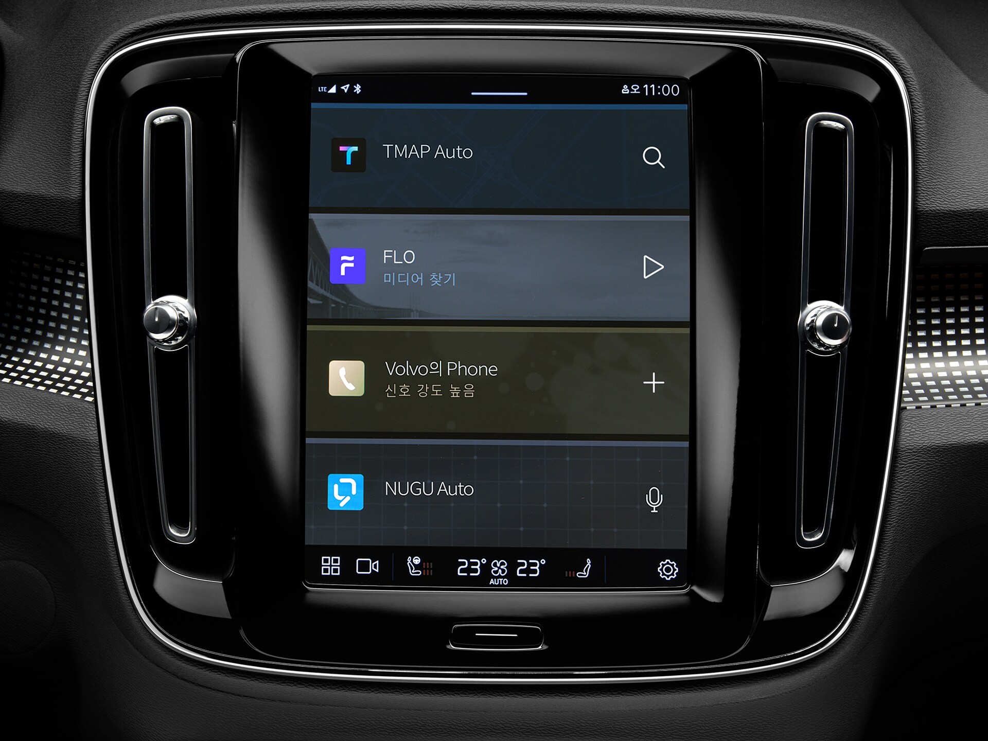 XC40 리차지에서 구글 플레이를 통해 차량 내 앱 사용이 가능합니다.