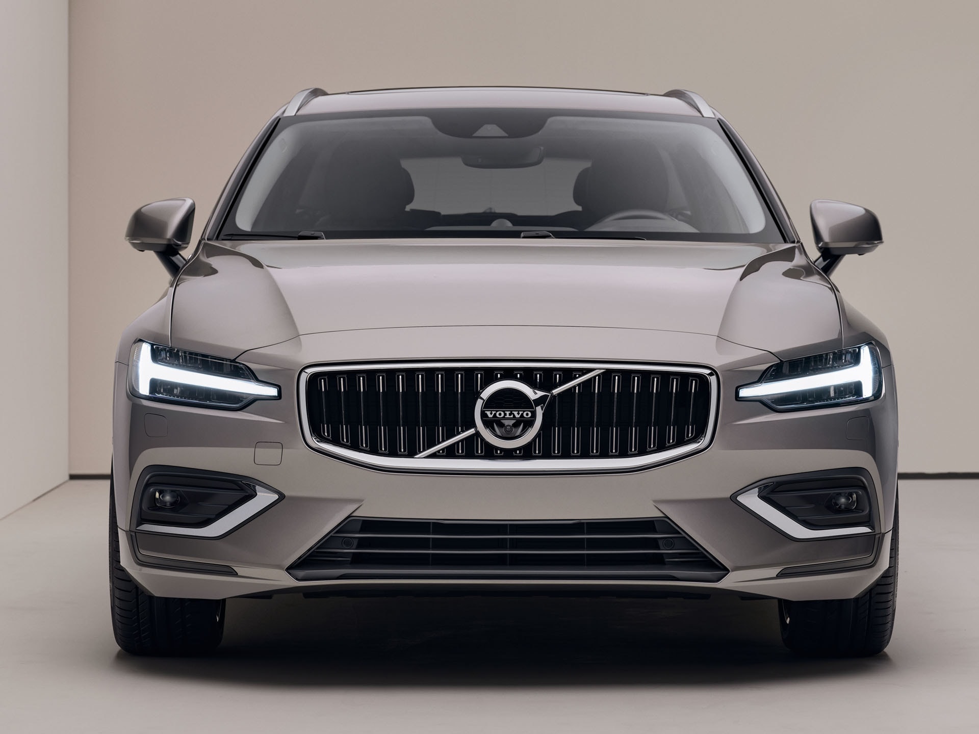 Volvo V60 vista frontal luces LED