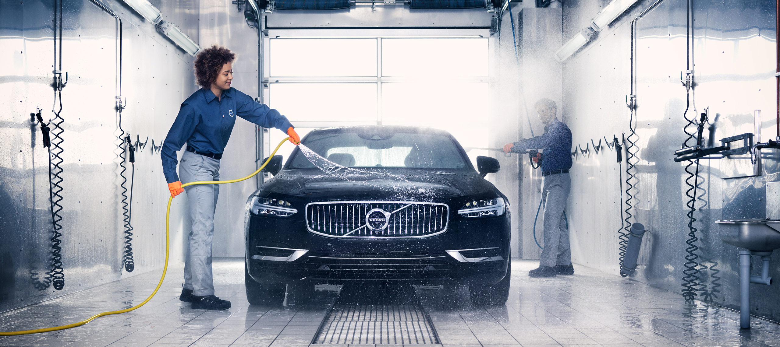 Volvotekniker tvättat Volvo i verkstad